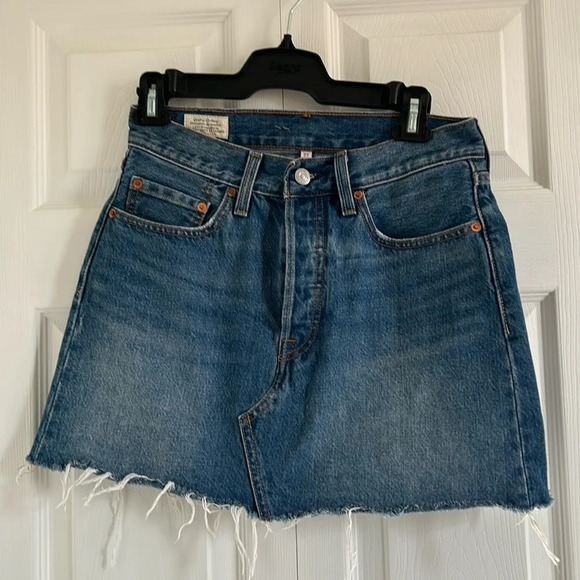 LEVIS PREMIUM | Beautiful denim  skirt made San Francisco with buttom fly - Picture 1 of 7
